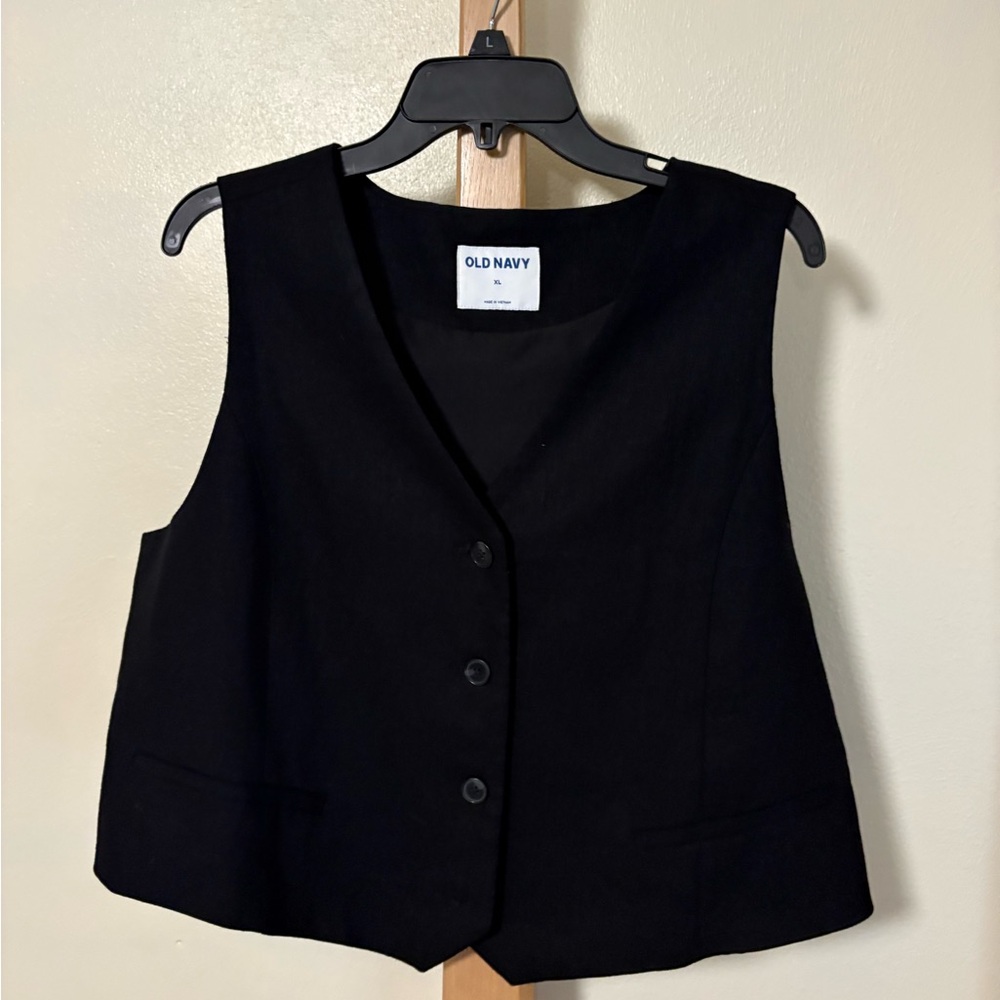 Old Navy Black Sleeveless V-Neck Vest